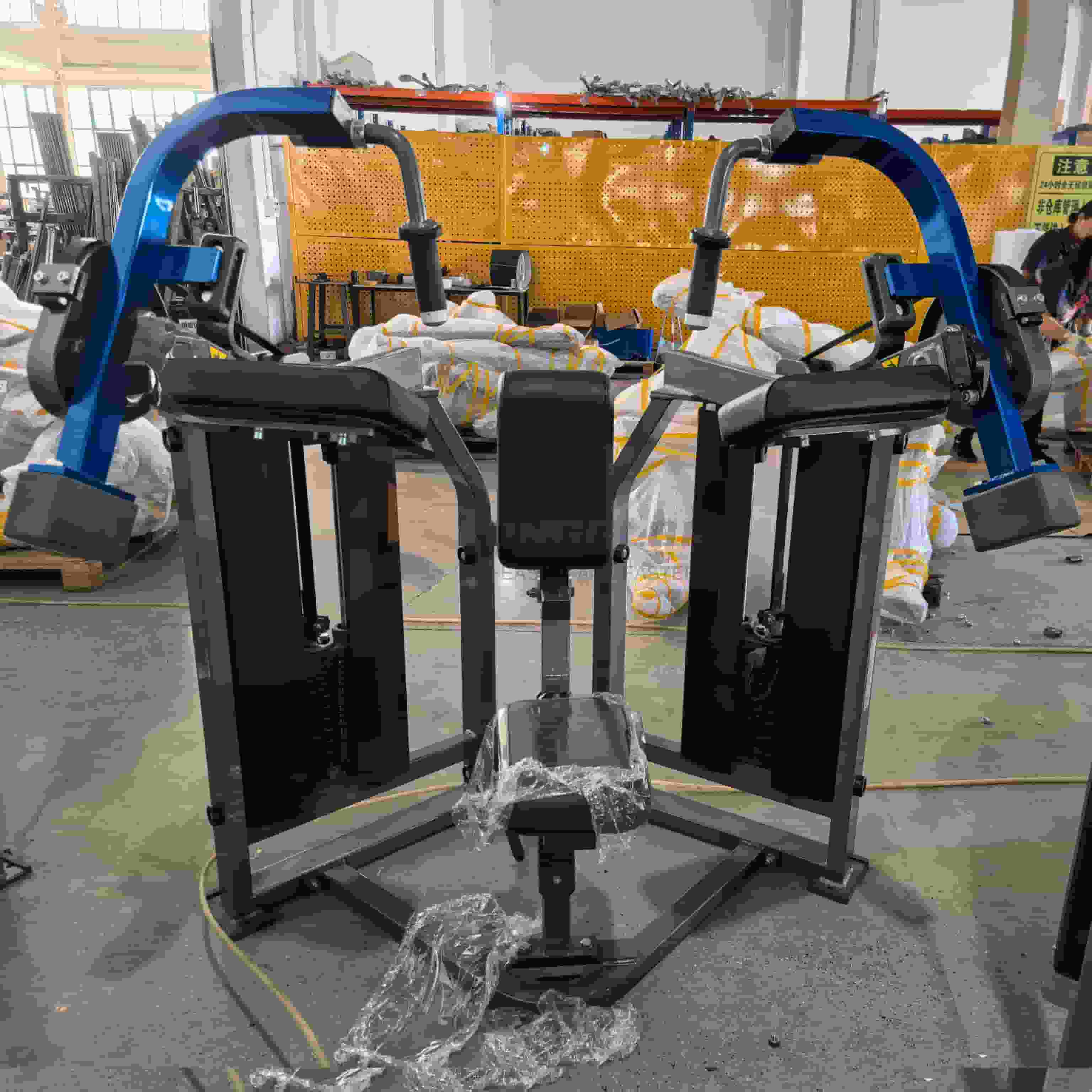 Iso Bočný stroj na predlžovanie tricepsov