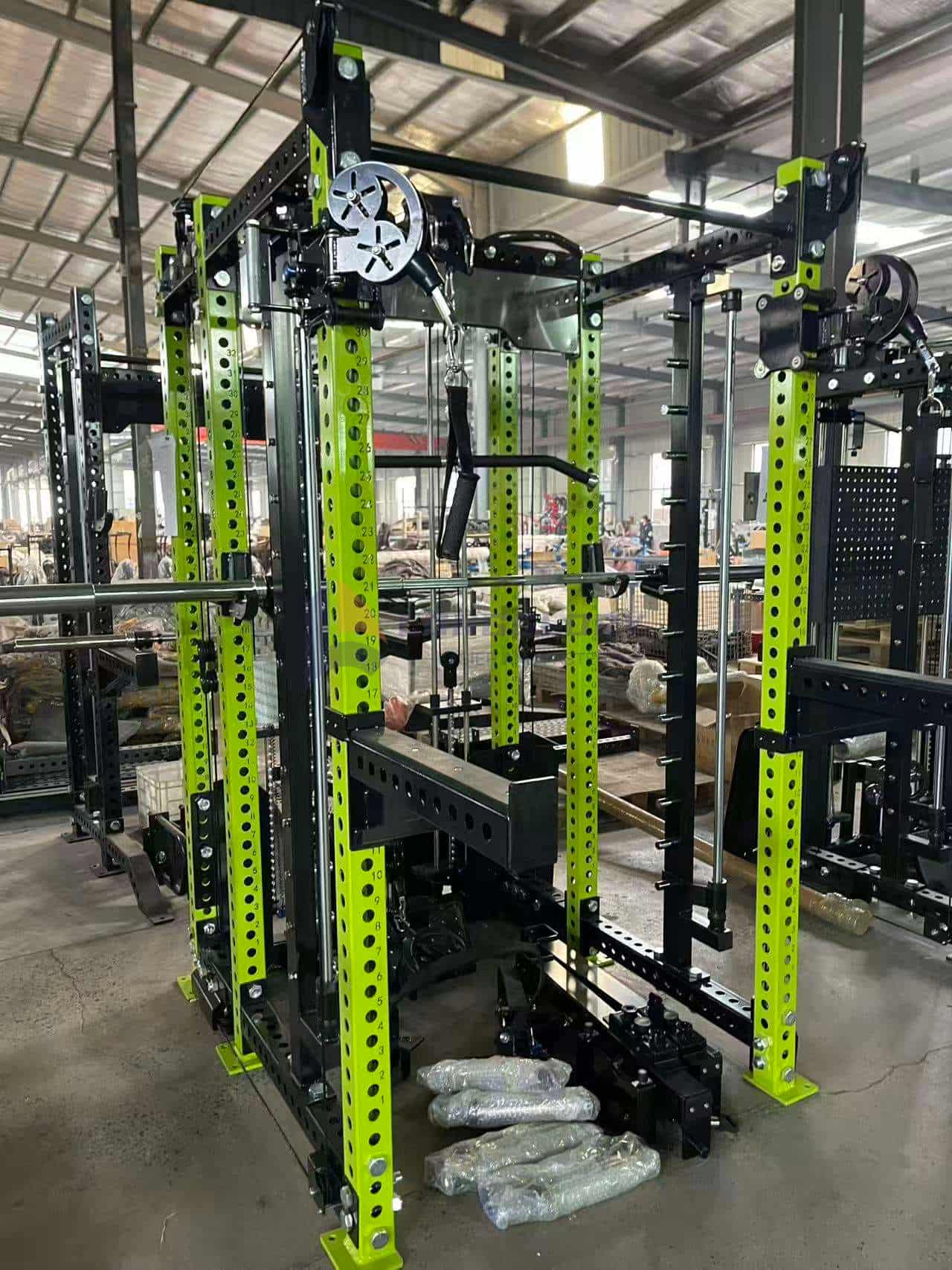 Multifunkčný trenažér Smith Squat Rack